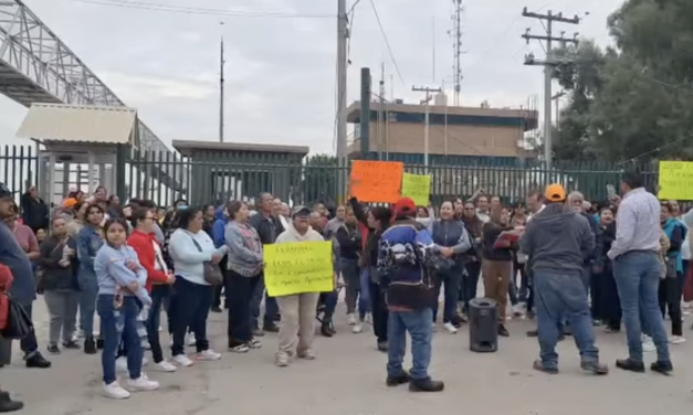 Vecinos de Torreón toman instalaciones de Ferromex por cierres y afectaciones en colonias