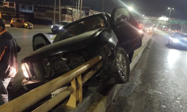 Conductora sufre amputación parcial tras chocar contra muro de contención en la Torreón–Matamoros