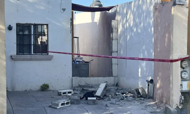 Menor de 13 años se encuentra en estado crítico tras colapso de barda en Torre Griega