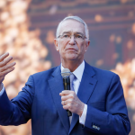 Hacienda fija en 51 mil millones de pesos la deuda fiscal de Ricardo Salinas Pliego