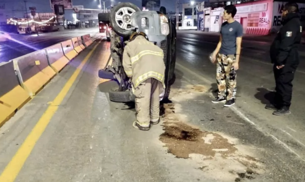 Joven de 20 años sufre aparatosa volcadura en la carretera Torreón–San Pedro
