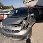 Joven conductora resulta lesionada tras chocar contra grúa en bulevar Ejército Mexicano