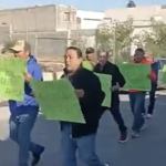 Exobreros de AHMSA protestan en Monclova por nuevo aplazamiento de la subasta