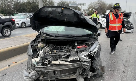 Captan en video el primer accidente múltiple de 2026 en el periférico Raúl López Sánchez
