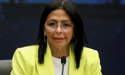Delcy Rodríguez asume como presidenta interina de Venezuela y llama a Trump al diálogo y la paz