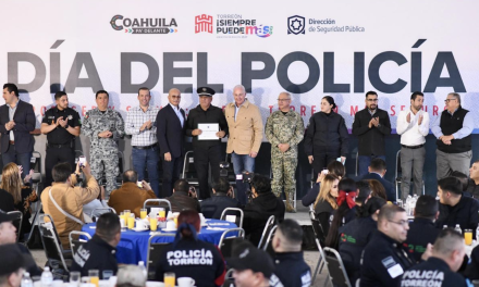 Alcalde Román Cepeda anuncia aumento salarial para policías de Torreón en 2026