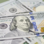 El peso mexicano inicia 2026 con ganancias; dólar se ubica en 17.93 pesos