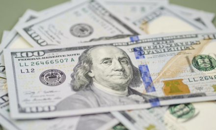 El peso mexicano inicia 2026 con ganancias; dólar se ubica en 17.93 pesos