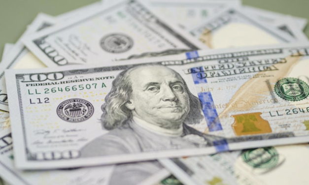 El peso mexicano inicia 2026 con ganancias; dólar se ubica en 17.93 pesos