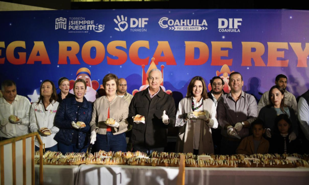 Comparten Mega Rosca de Reyes con 15 mil personas en Plaza Mayor de Torreón