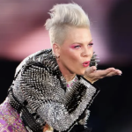 Hospitalizan a Pink en Año Nuevo; se sometió a cirugía de cuello y envía mensaje a sus fans