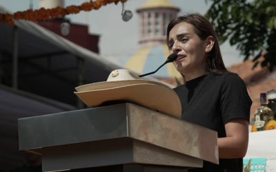 Detienen a secretaria particular de alcaldesa de Uruapan por investigación del asesinato de Carlos Manzo